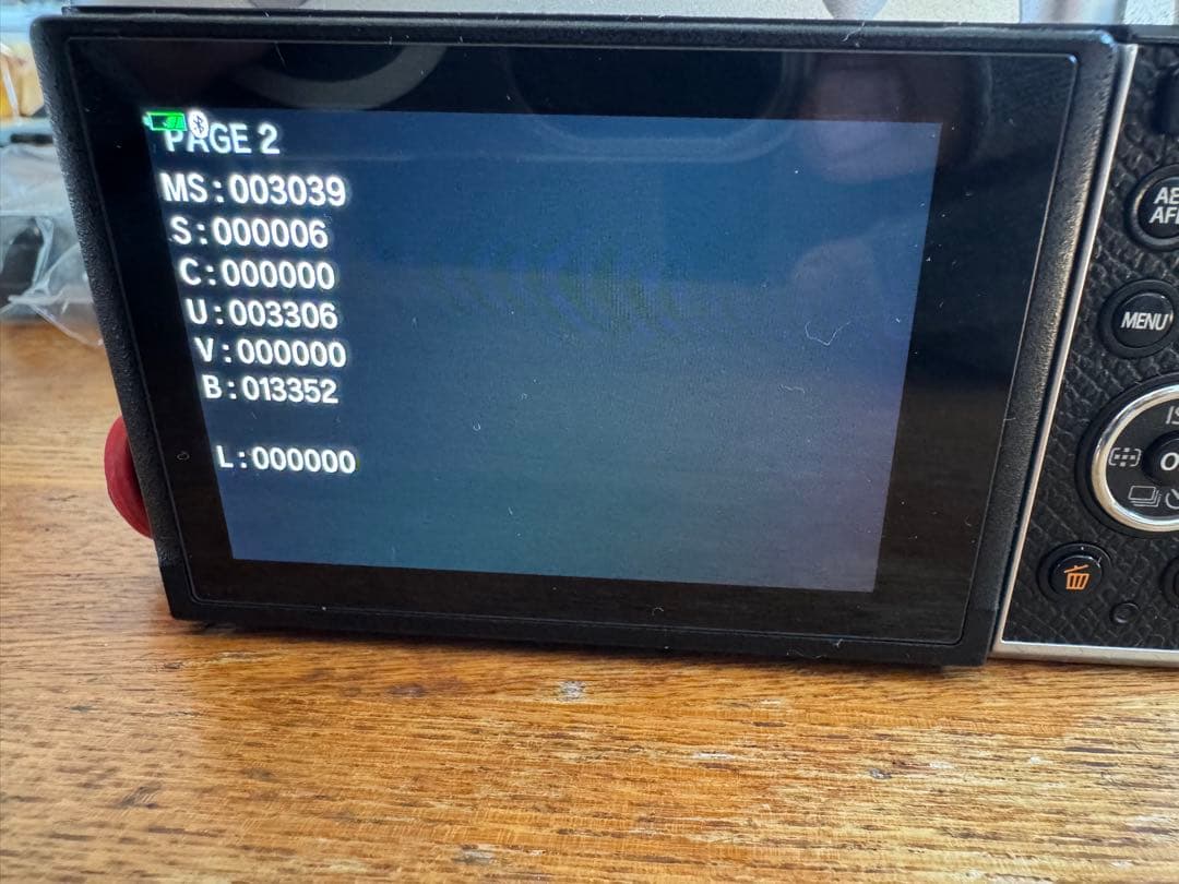 OLYMPUS PEN E-P7＋充電器＋バッテリ３個