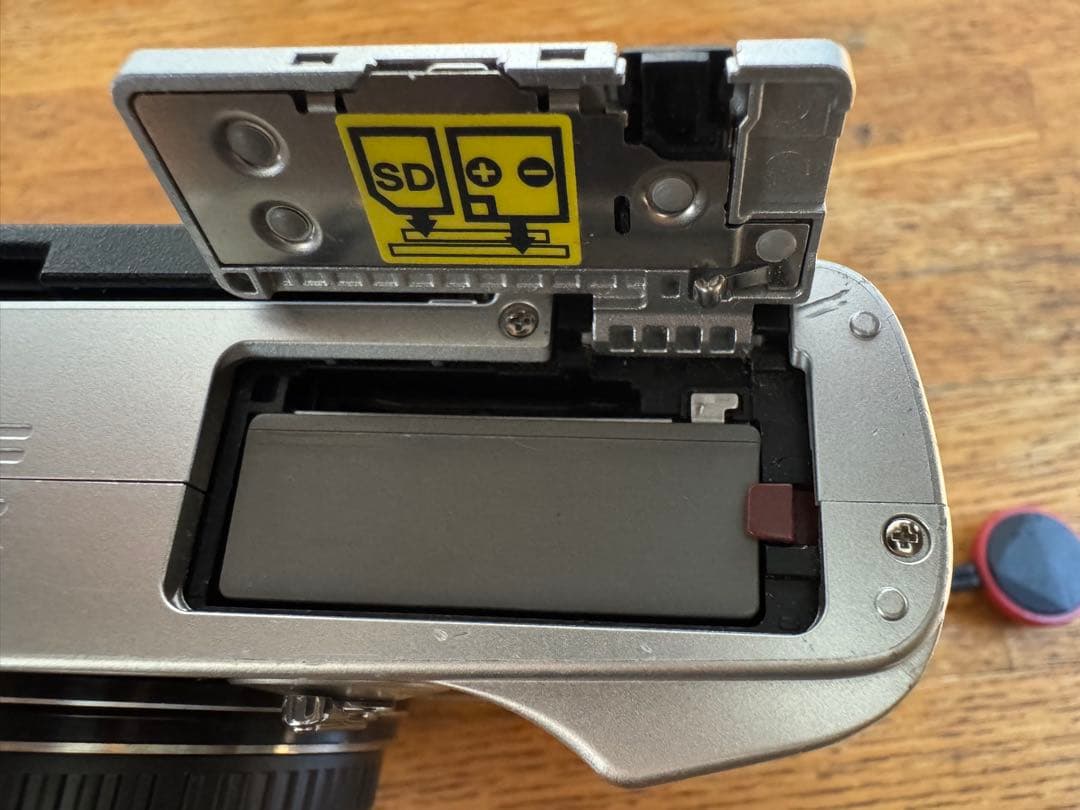 OLYMPUS PEN E-P7＋充電器＋バッテリ３個