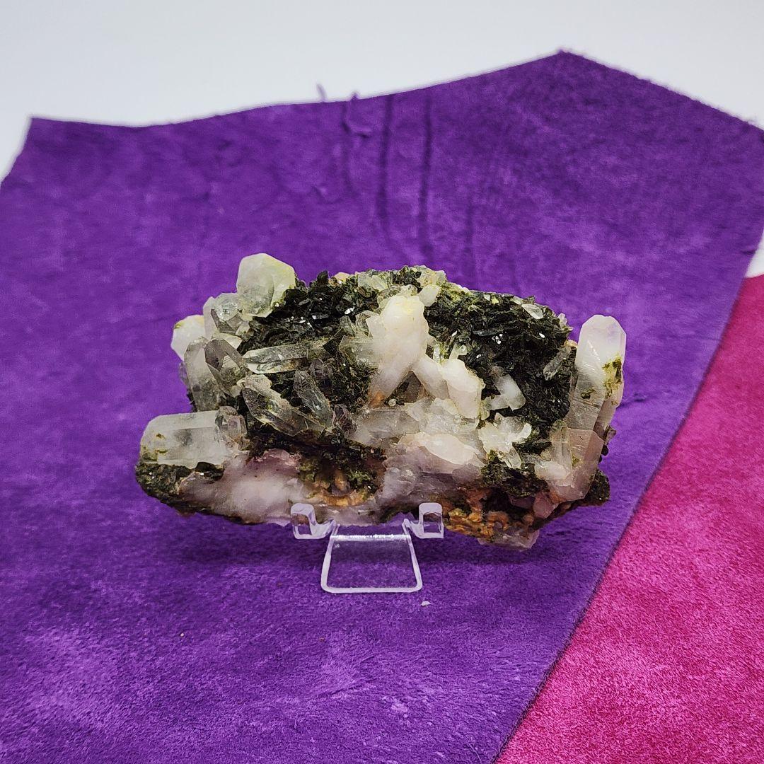 奇跡の共生石！エピドート＆クリスタル原石①　唯一無二の高波動パワーストーン