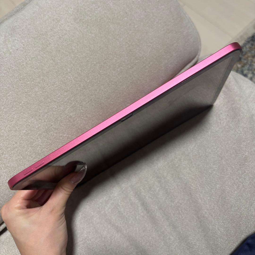 美品iPad 第10世代 256GB 刻印あり　バッテリー100%