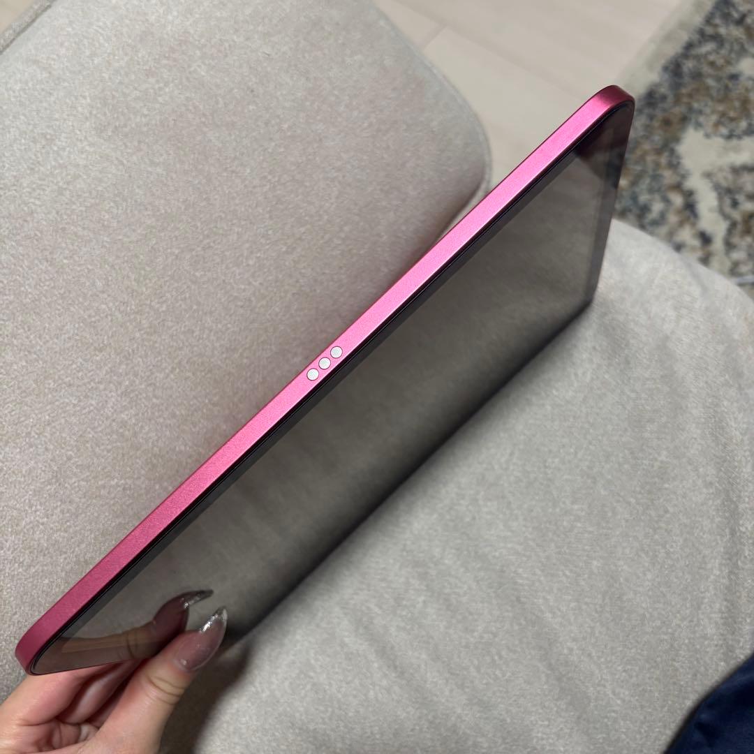 美品iPad 第10世代 256GB 刻印あり　バッテリー100%