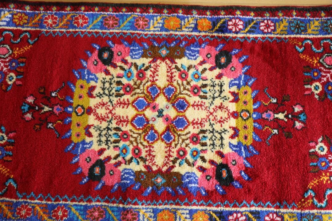 ＜１点物＞　ヴィンテージ　ギュネイ　ラグ 　１５７× ７７ cm