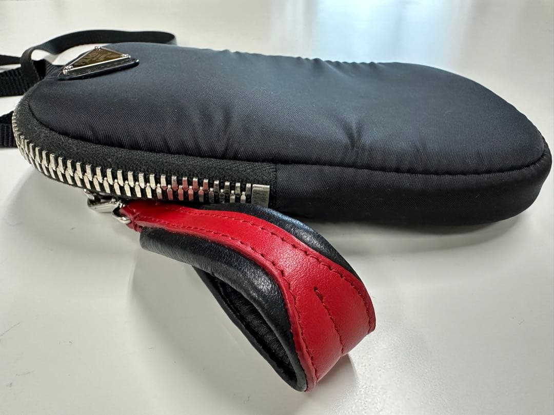 PRADA ナイロンショルダーバッグ ブラック/レッド