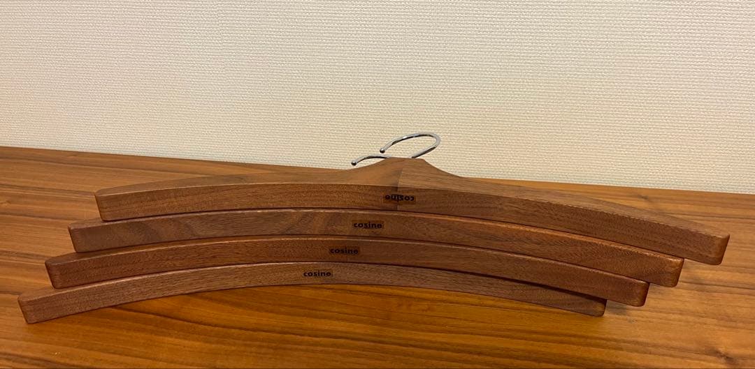 【新品・４本セット】 高級無垢　cosine(コサイン)ハンガー　木製