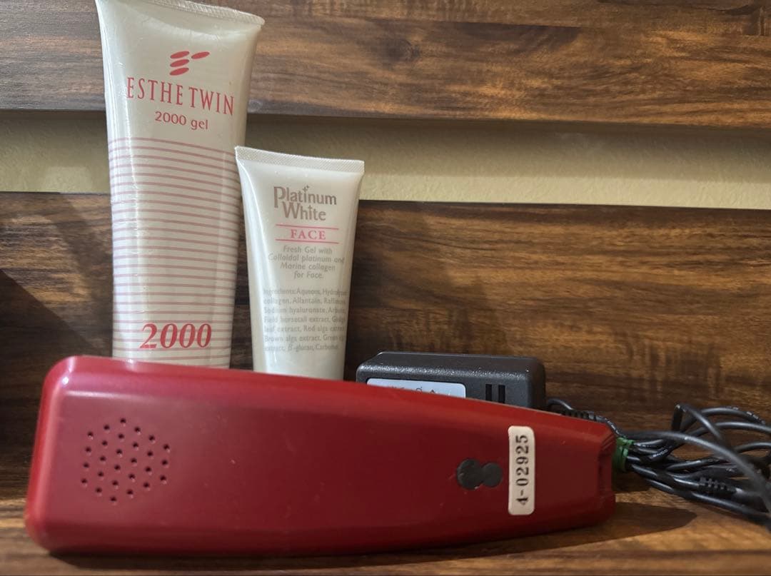 ESTHETWIN 美顔器 シルバー/レッド 2000 gel付き