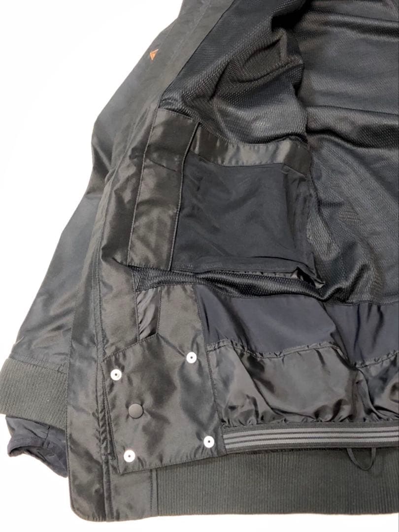 SCAPE スノボーウエアー　フード付き　黒