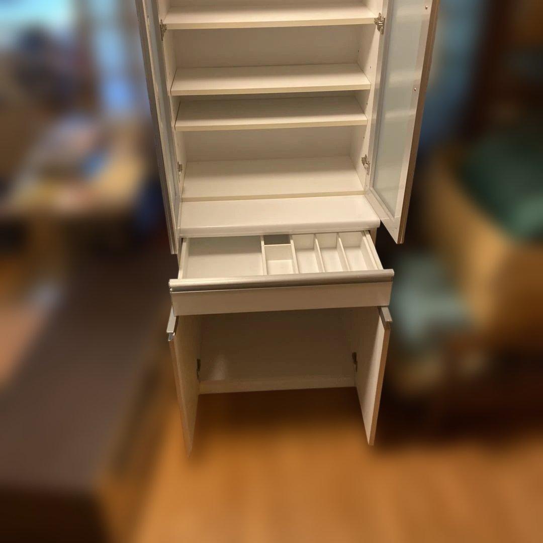 引き取りや近郊地域の方配達致します！ホワイト 食器棚 収納力抜群