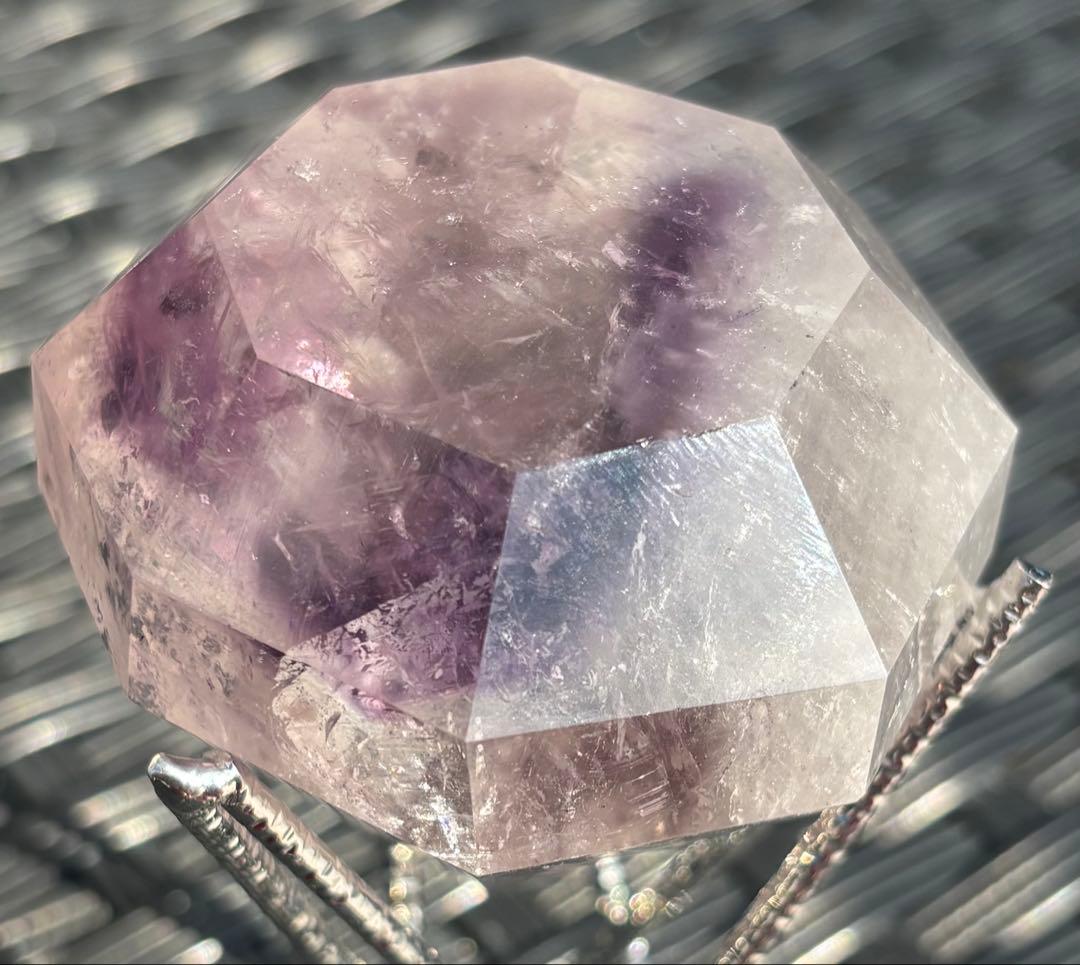 【天然石】希少　虹入り　ファントムアメシスト　ダイヤカット
