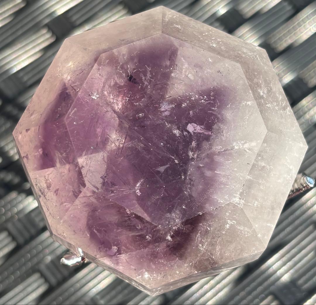 【天然石】希少　虹入り　ファントムアメシスト　ダイヤカット
