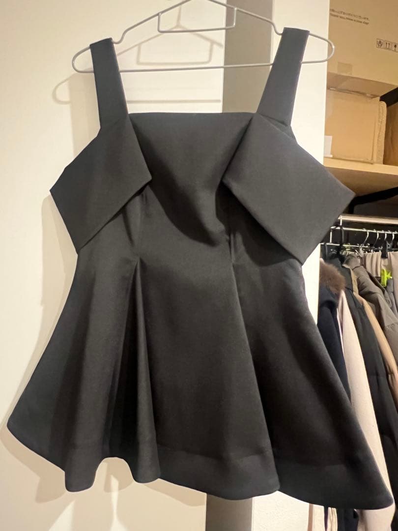 フレイアイディーオフショルペプラムチュニック完売ブラック