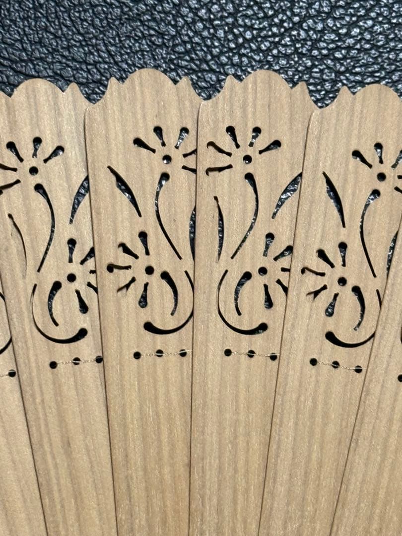 扇子　18.0cm 白檀　宮脇賣扇庵　透かし彫り　繊細　細工　工芸　着物　和装