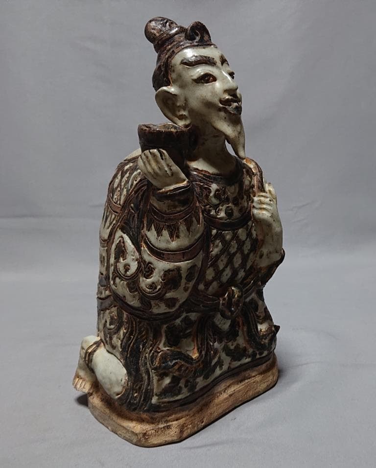 コレクター収集　タイ　スワンカローク白濁渇釉　策士像　15～16世紀