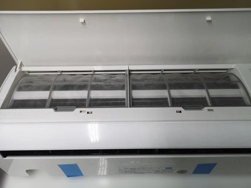 神奈川県内は無料工事、配送付き、室外機セット)10畳 2018年式 保証あり