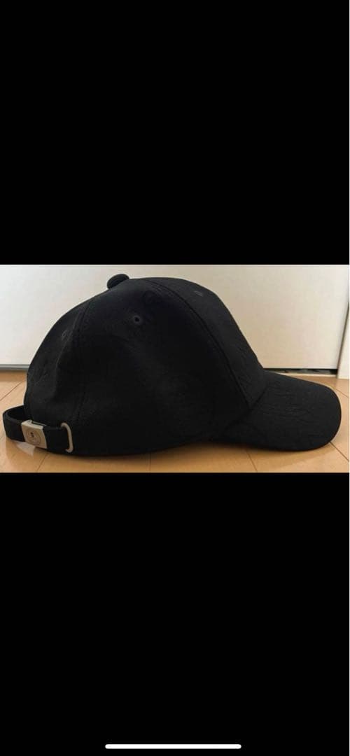 希少　MARK & LONA ブラックキャップ ジッパー付き