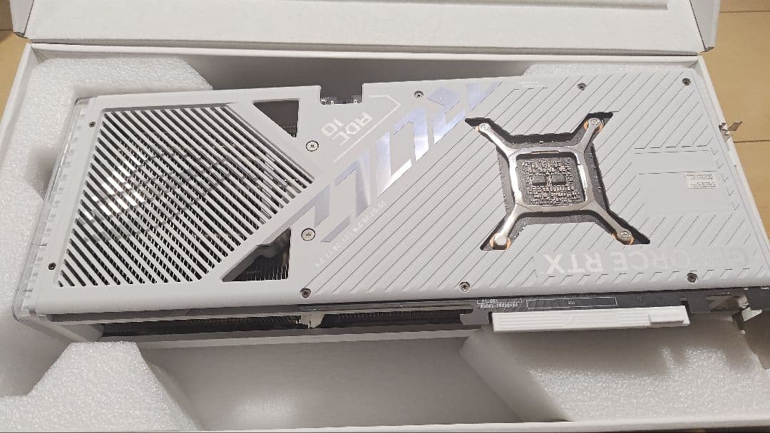 グラフィックボード・グラボ・ビデオカード ASUS ROG STRIX RTX 4080 SUPER WHITE