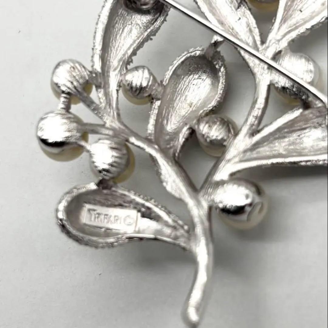 TRIFARI 1950年代ヴィンテージ　宿り木のブローチ