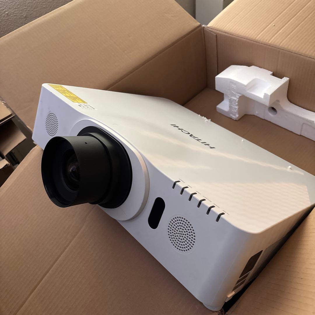 日立　CP-X8160 LCDプロジェクター　& 未使用バルブランプ付き