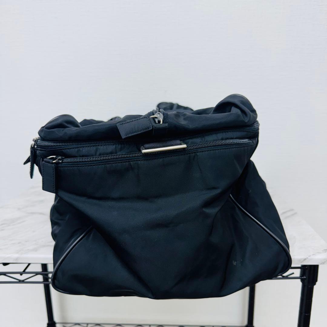 ✨PRADA✨プラダ✨ナイロン✨三角ロゴプレート✨ブラック✨ボストンバッグ✨