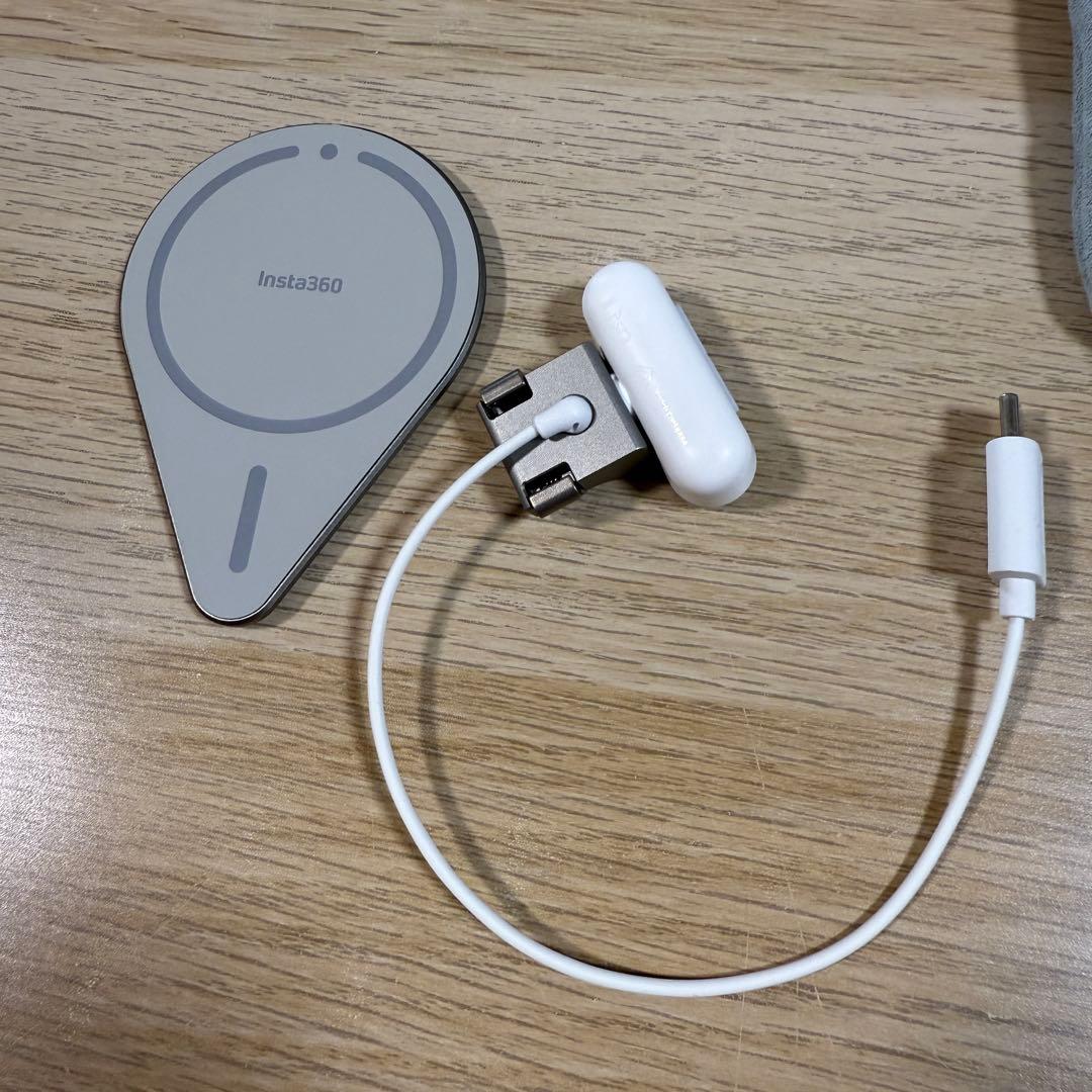 Insta360 flow Pro （磁気スマートフォンマウント、ライト付き）