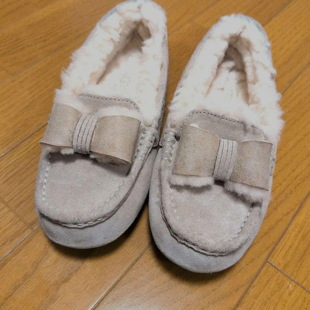 UGGアグ✩アンスレーリボン付きモカシン✩22cmベージュ✩美品