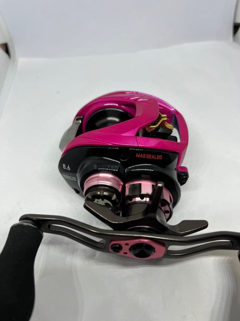 【新品未使用】ダイワ ベイトリール 紅牙TWハイパーカスタム8.6R 右ハンドル