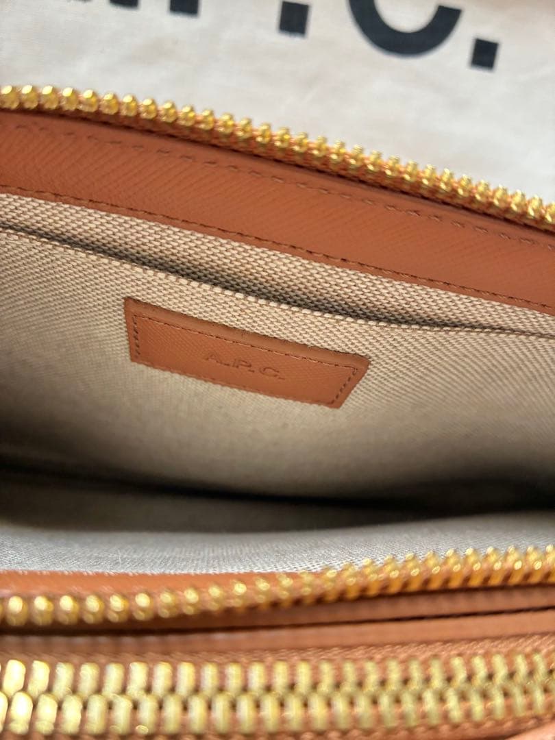 【未使用】A.P.C. Sarahバッグ　ショルダーバッグ　牛皮　本革　ブラウン