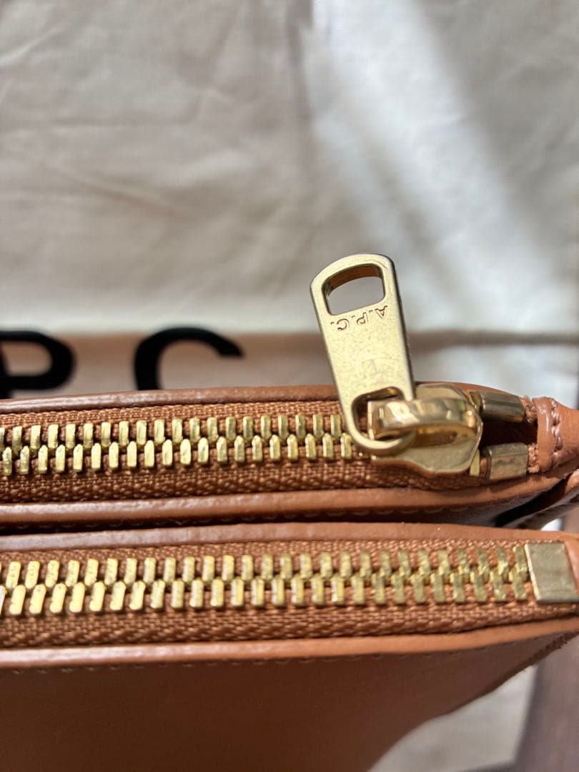 【未使用】A.P.C. Sarahバッグ　ショルダーバッグ　牛皮　本革　ブラウン