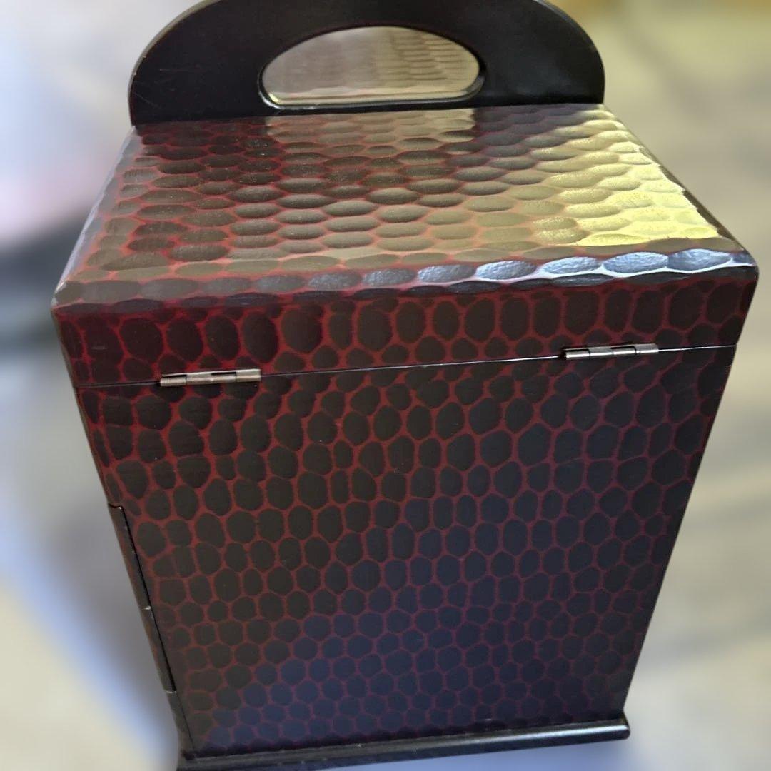 鎌倉彫り木製木彫り漆塗り裁縫箱