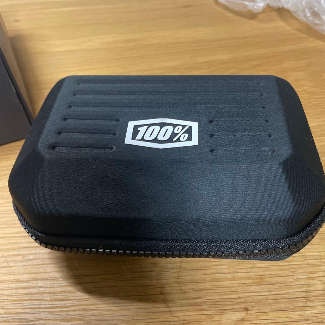 100パーセント　ワンハンドレッド ブラック スモークミラーサングラス