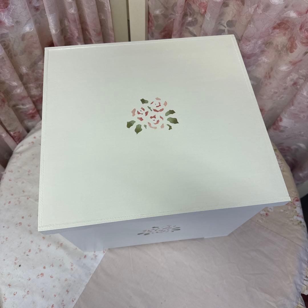 ホワイト木製小物収納ボックス 花柄　薔薇のすてんしる