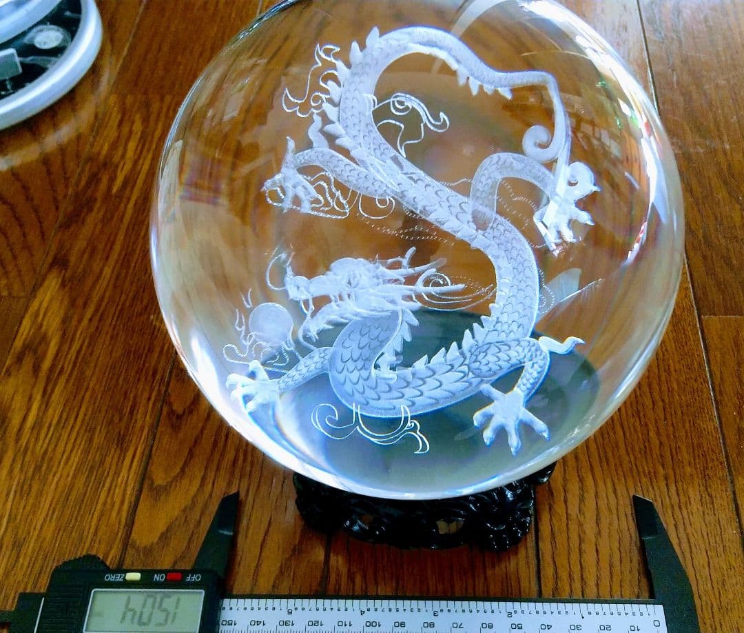 超綺麗&超豪華.巨大.龍入り水晶玉の置物.直径15センチ位..最高級台座付きます