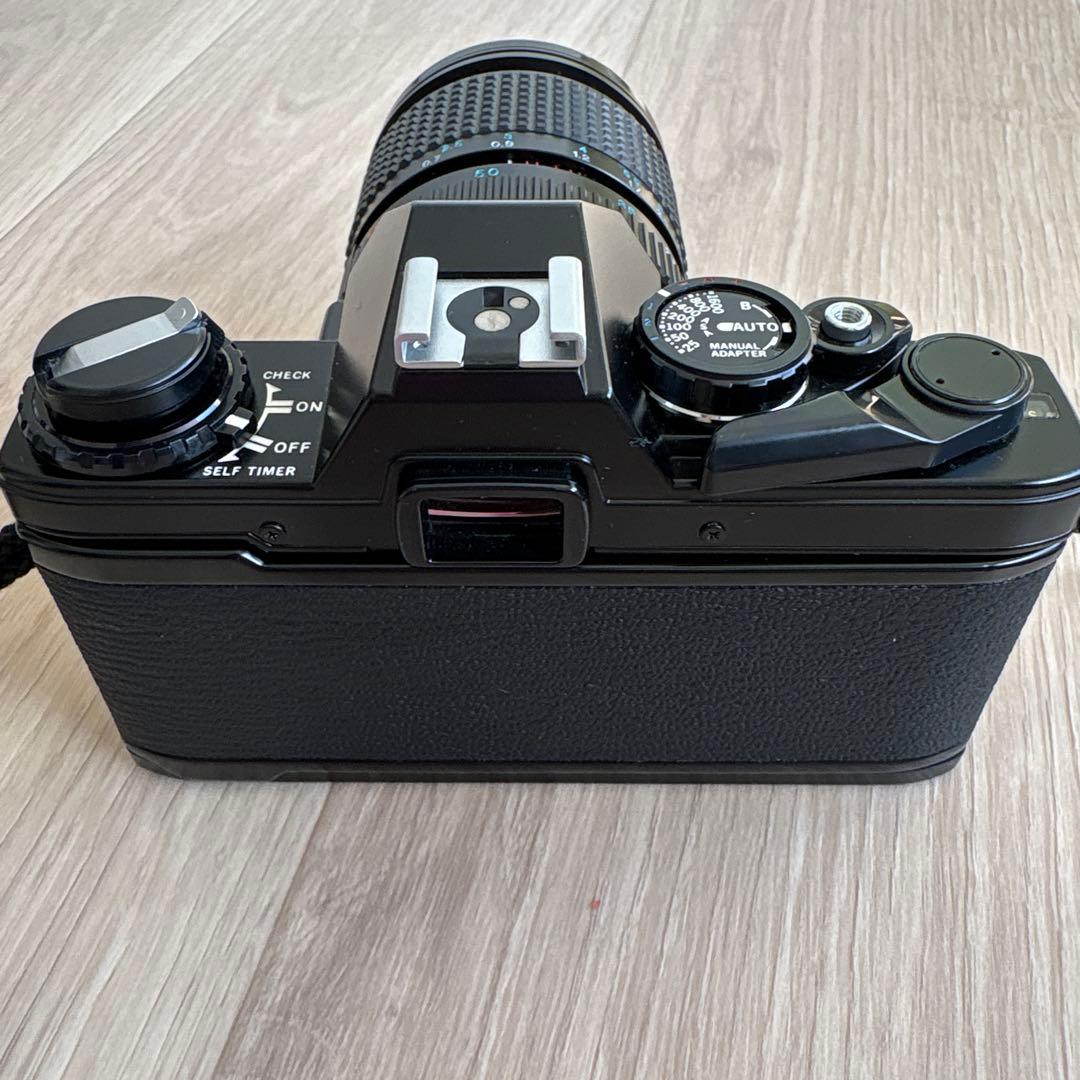 オリンパスのフィルム一眼レフカメラ「OM-10」保護ケース付き