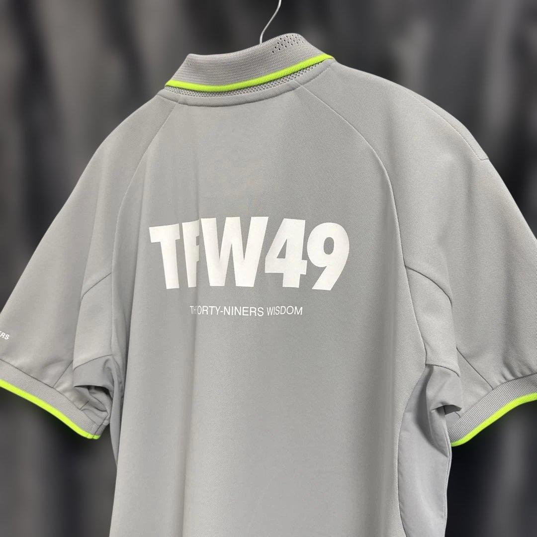 TFW49 ポロシャツ ライトグレー ネオンイエロー　1ラウンド着用