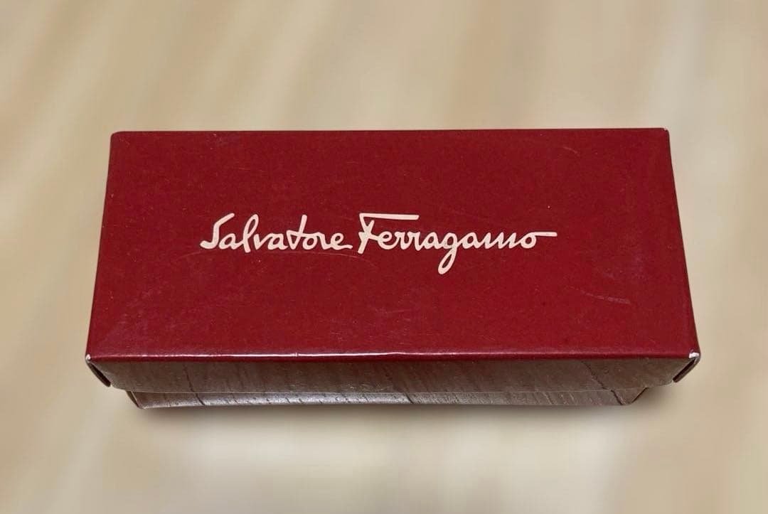 Salvatore Feragamoフェラガモ　バレッタ