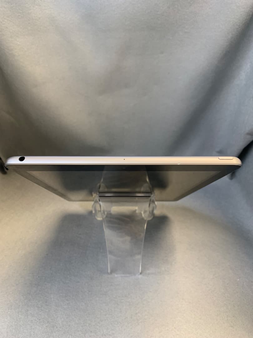 超美品 iPad 第6世代 32GB Wi-Fi版 シルバー色