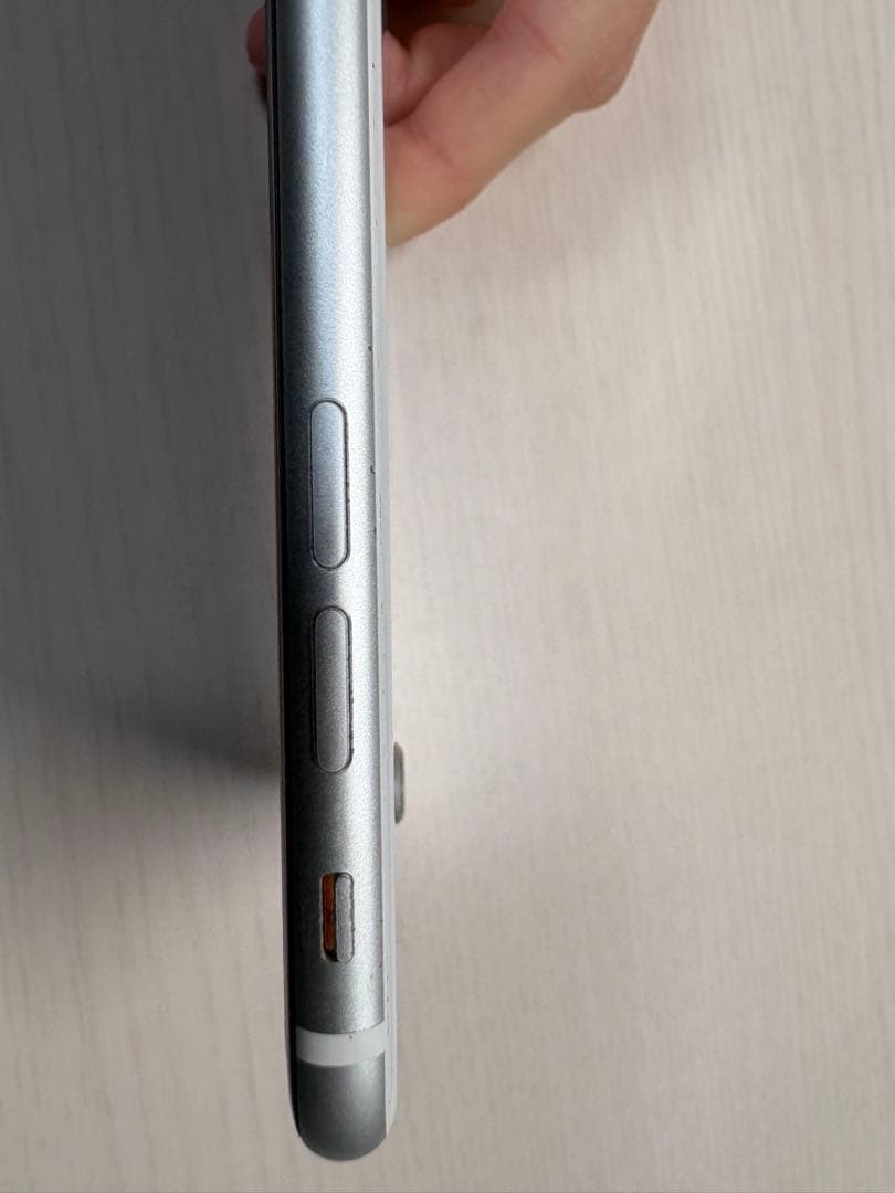 iPhoneSE第2世代 ホワイト 本体