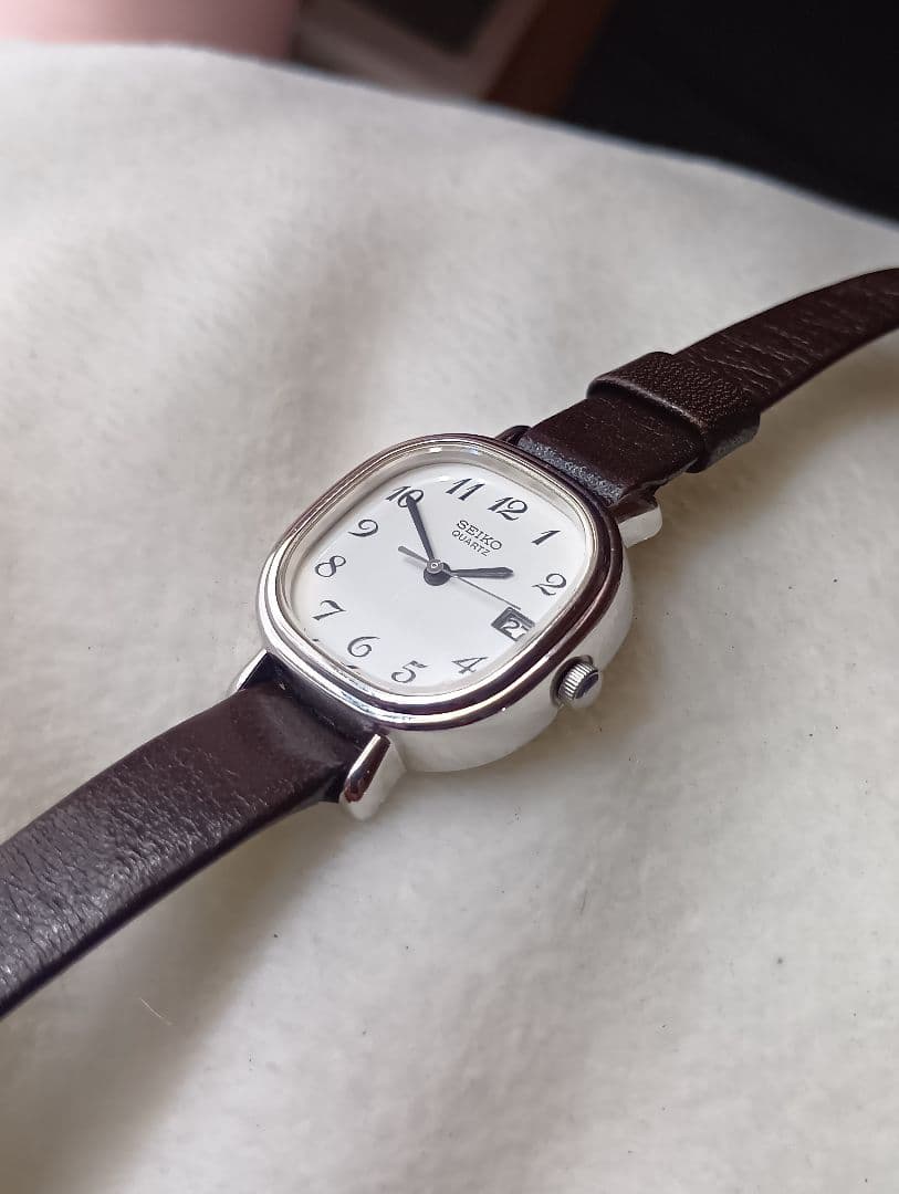 SEIKO TANK クォーツ 時計 ホワイト/ブラック