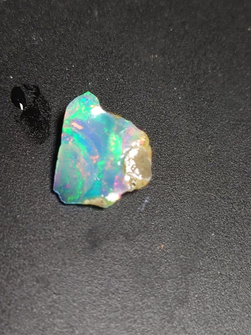 エチオピアウェロ産　チョークオパール　原石　鉱物標本　虹