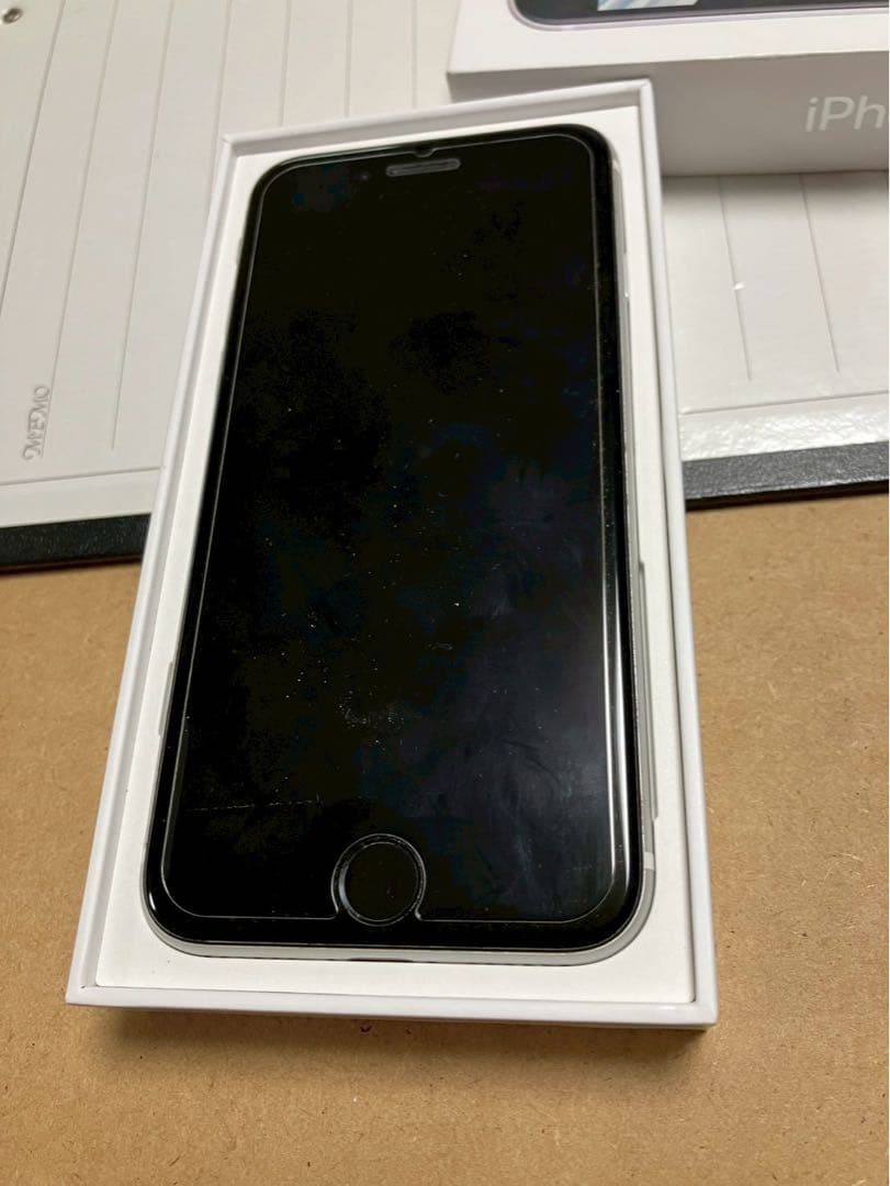 ★初売りその9★ iPhone SE2　64G　ホワイト　美品