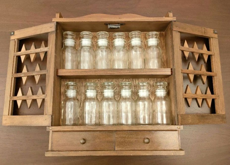 アンティーク風の小物入れ（小瓶棚）　壁掛けタイプ　小瓶10本付属