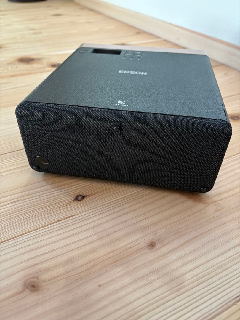 EPSONエプソンEF-100BDreamioホームプロジェクター