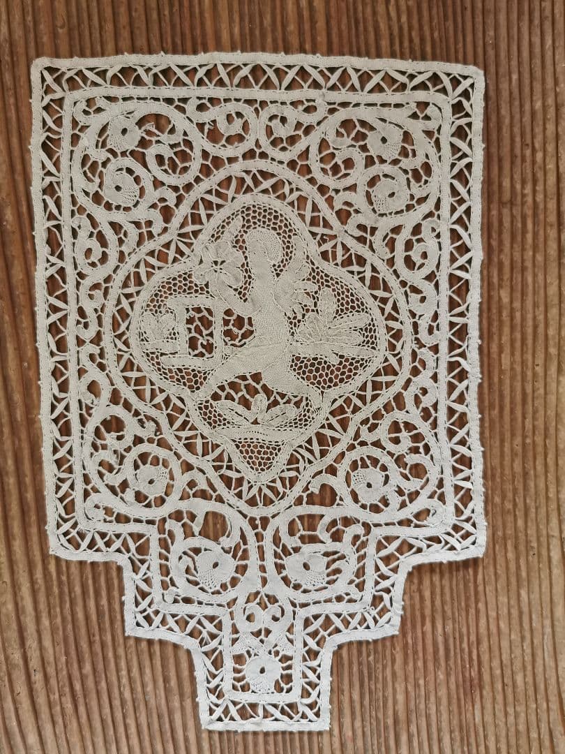 アンティークイタリア カントゥーレース 花を運ぶ草原のエンジェル トレイクロス