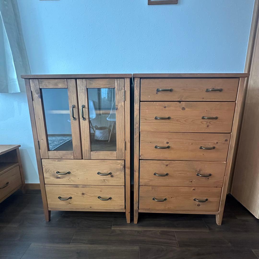 木製キャビネット ガラス扉付き 中型