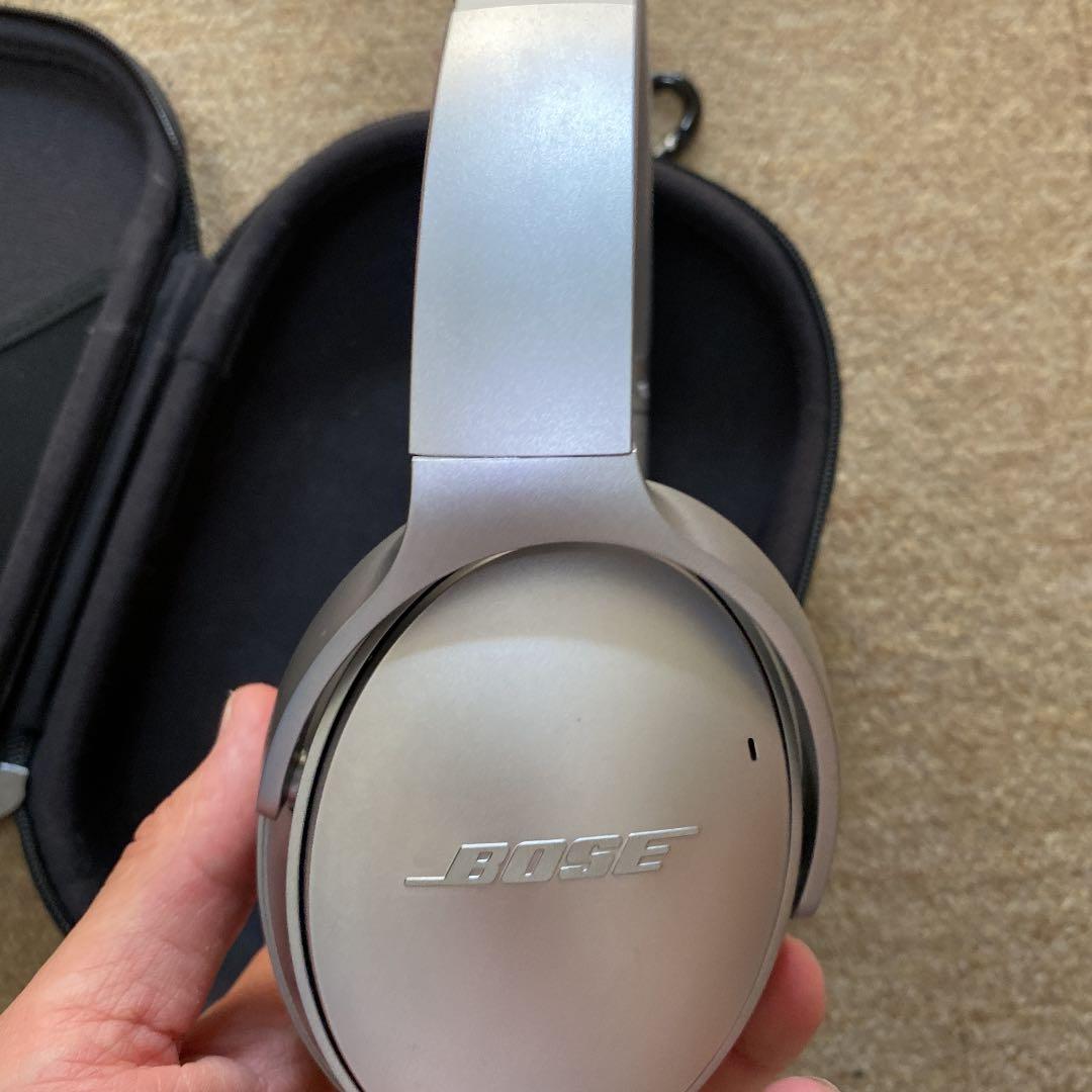 Bose QuietComfort 35 wireless headphone…