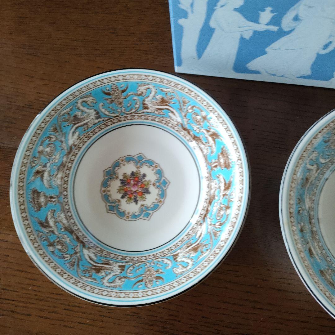 ウェッジウッド フロレンティーンTQサラダソーサー 16cm箱入