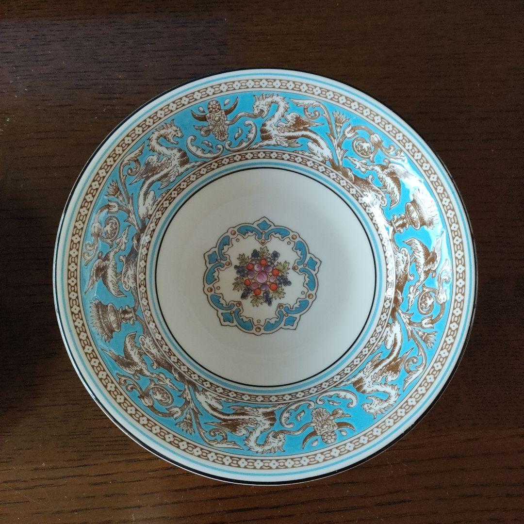 ウェッジウッド フロレンティーンTQサラダソーサー 16cm箱入