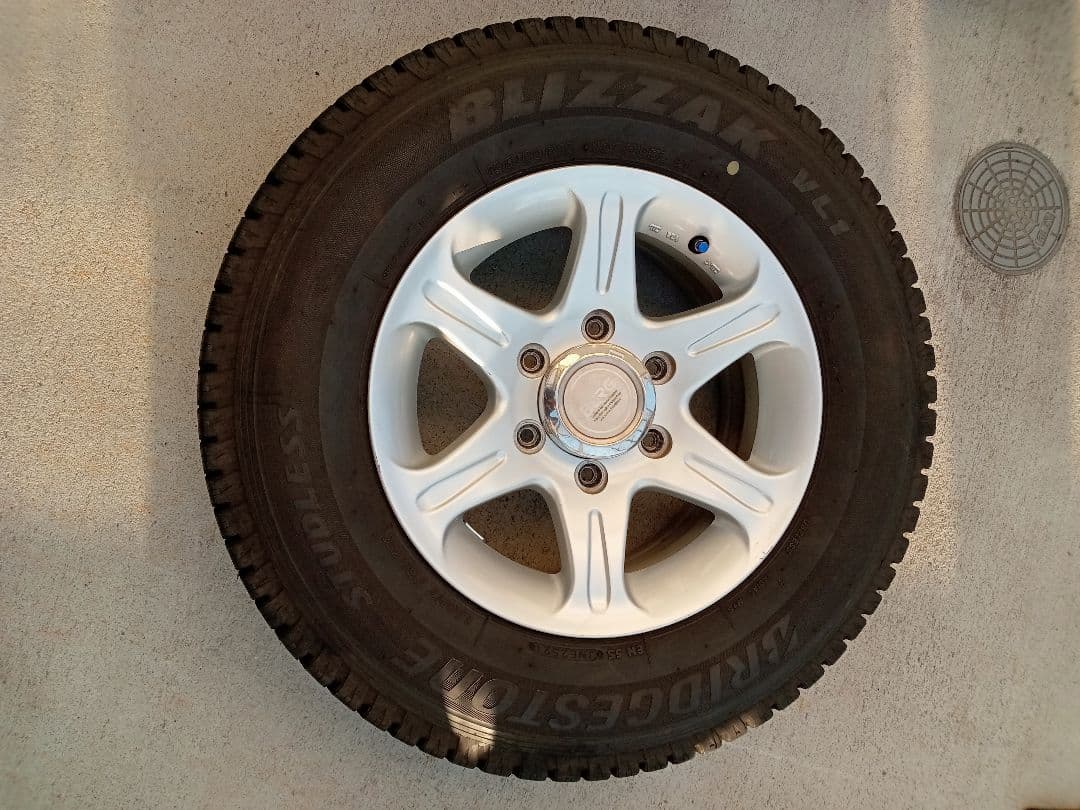 引き取り可(多摩地域)ハイエーススタッドレスタイヤ