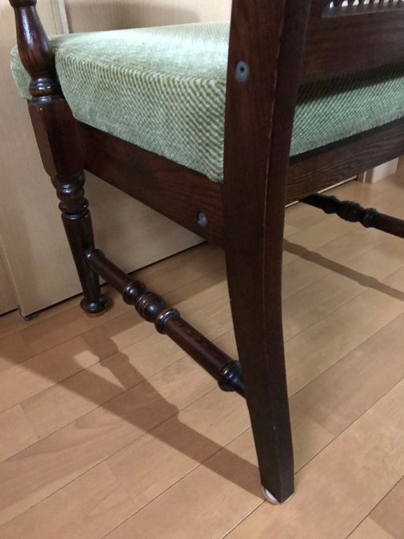 木製　アーム付き　椅子