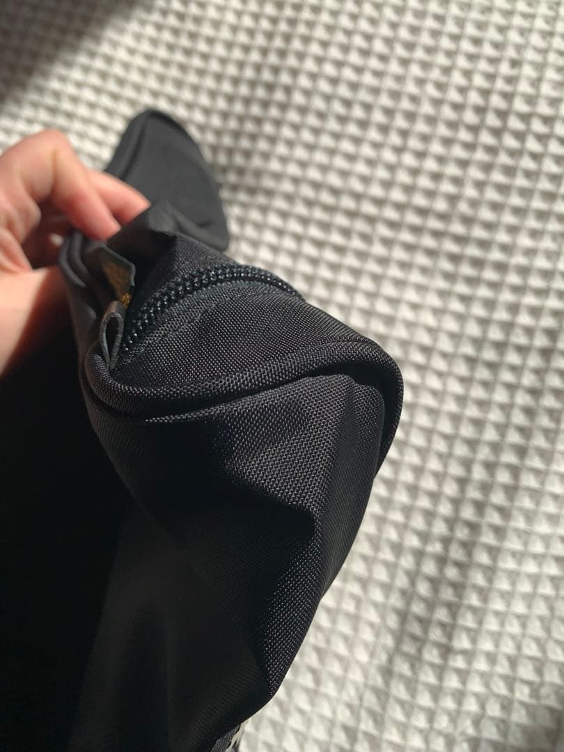 ナイロン製 ブラック ジッパーバッグ