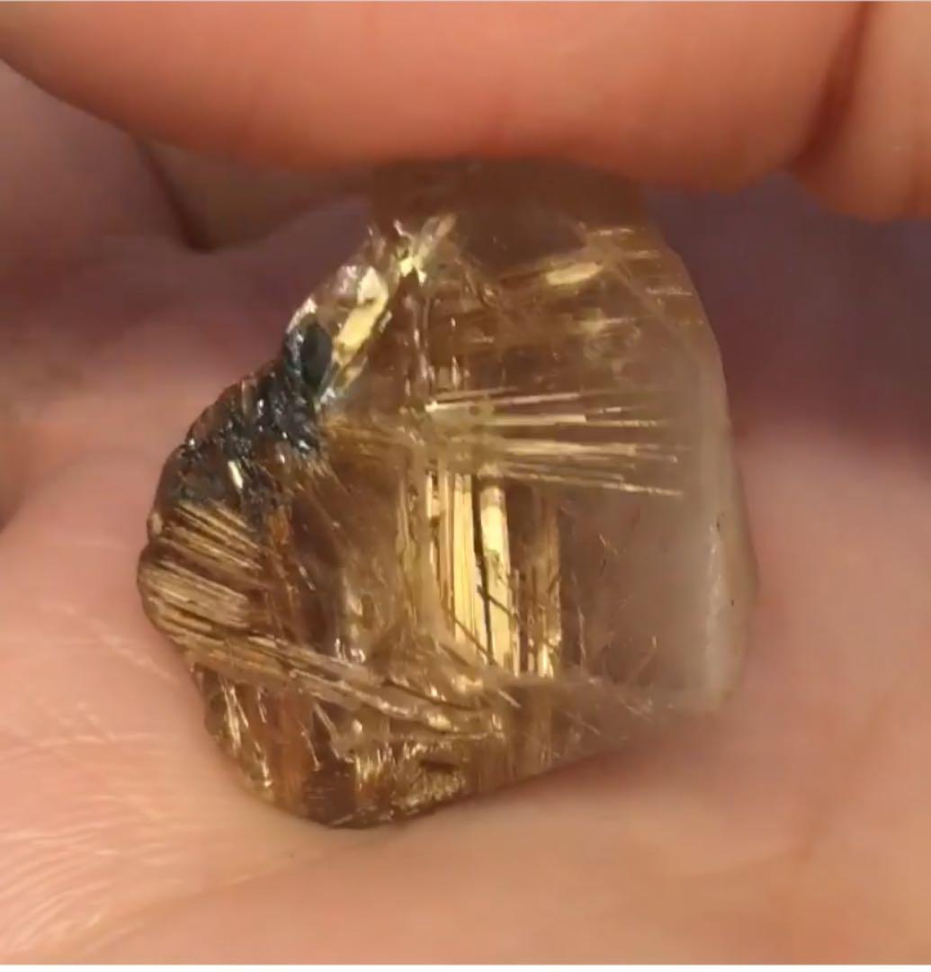 ルチルクォーツ原石　金針ぎっしり　金塊ギラギラ　新品